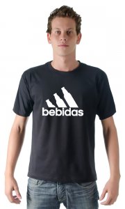 Camiseta Bebidas (Adidas) - Estilo Fun Camisetas Personalizadas, Camisetas Engraçadas, Camisetas de Séries, Camisetas Bandas, de Games